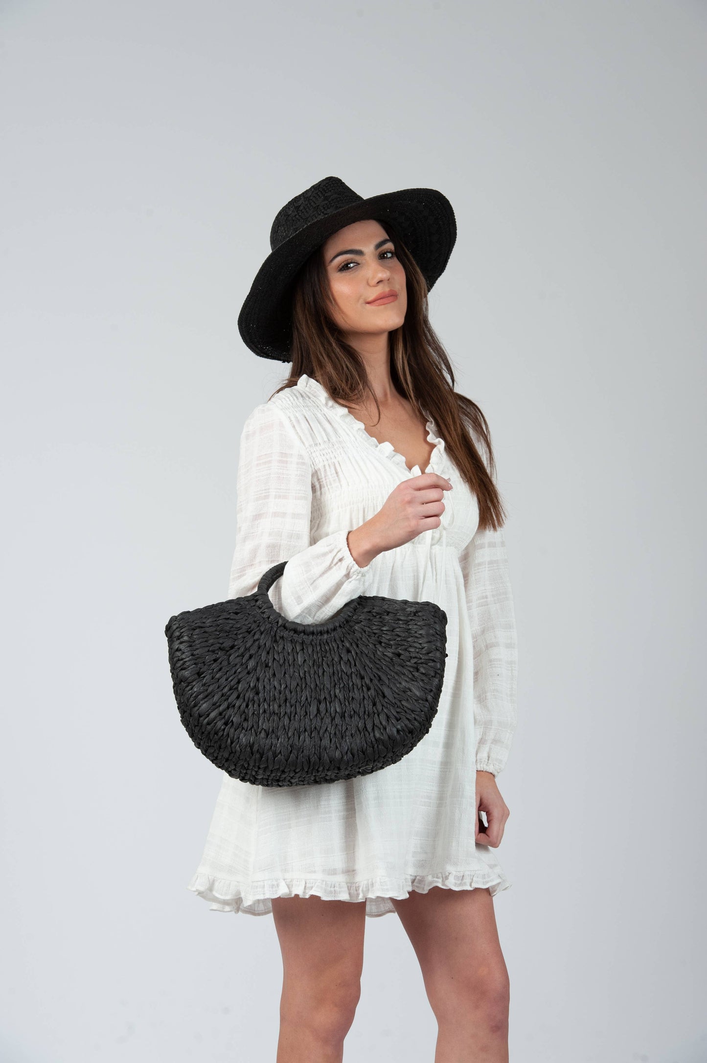woven straw tote-Black