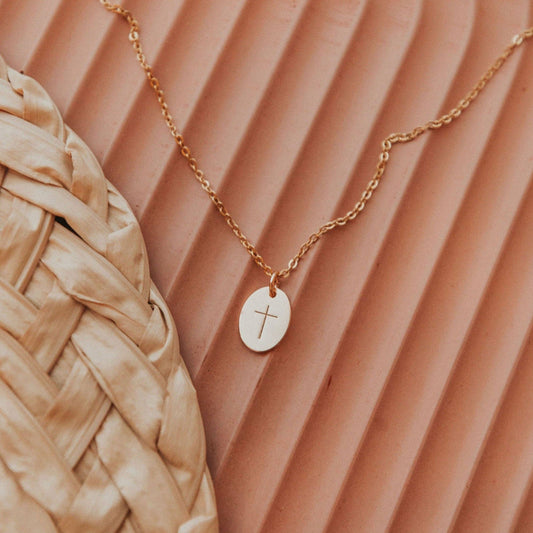 Cross Pendant Necklace: Silver / 17.5"